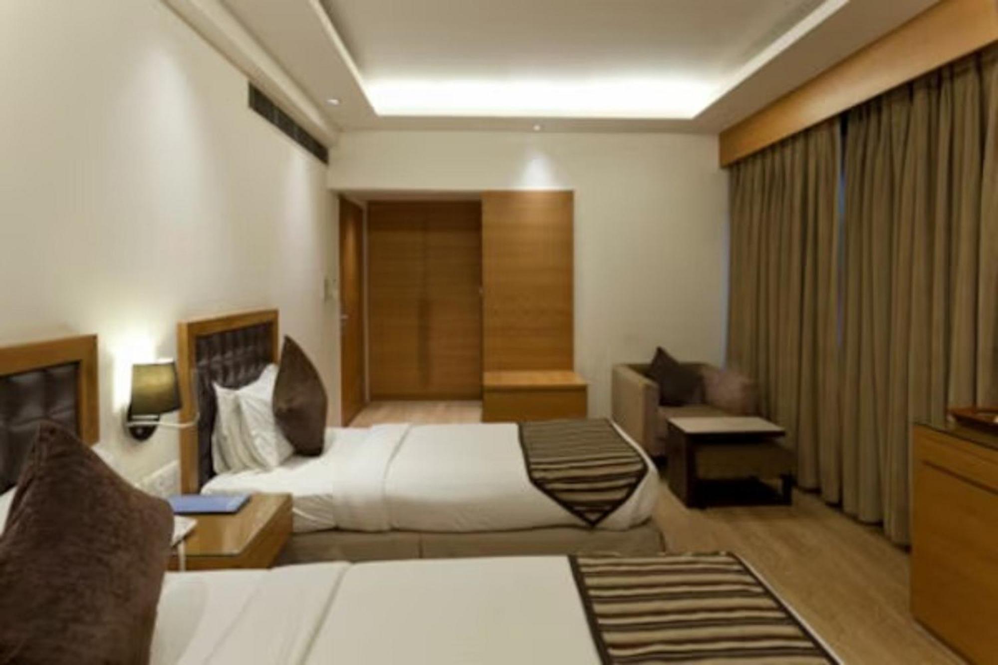 Hotel Saket 27 Neu-Delhi Exterior foto