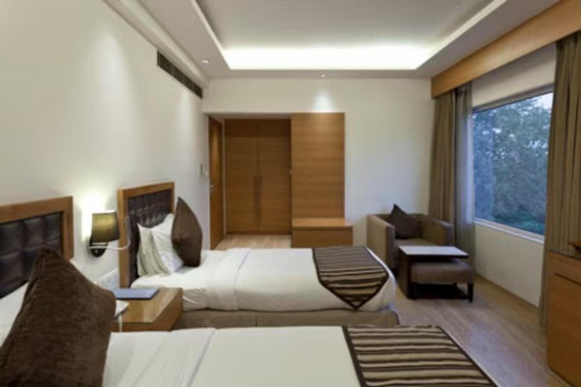 Hotel Saket 27 Neu-Delhi Exterior foto